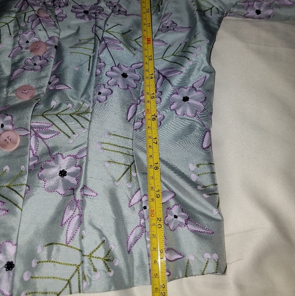 Gorgeous beaded and embroidered Silk Suit - Picture 3 of 8